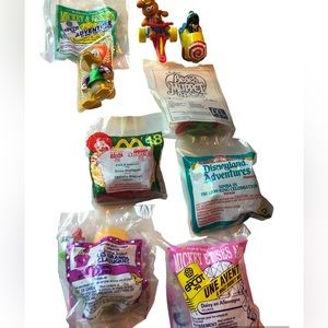Lot Of 8 Vintage 1990s McDonalds Toys, 5 Are Sealed In Package Daisy Muppet Bugs